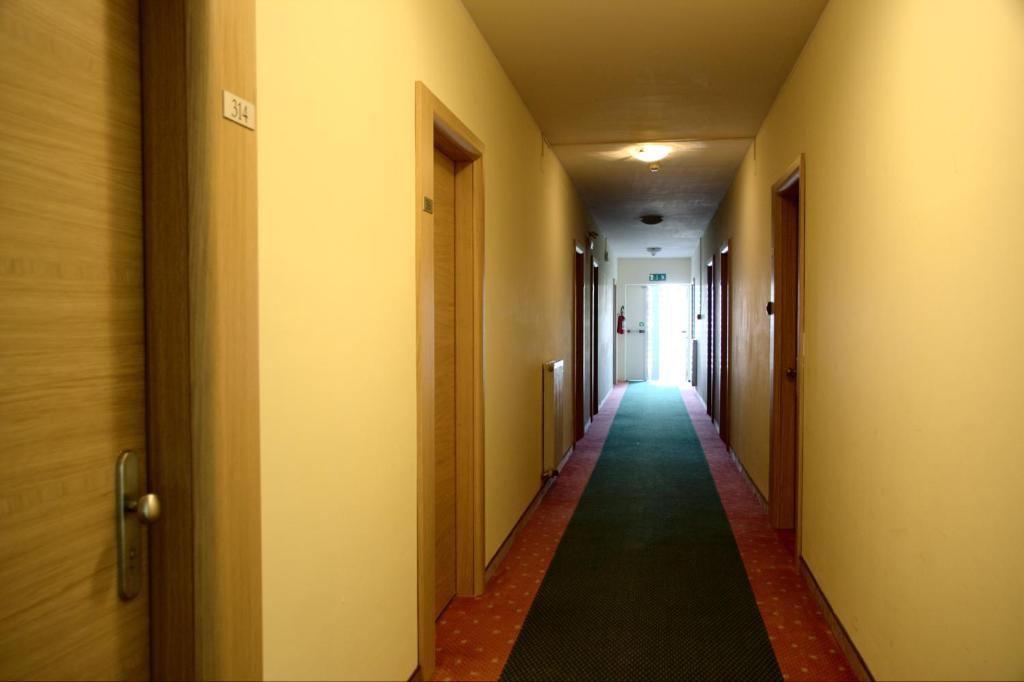 Hotel Bavaria Levico Terme Exterior foto